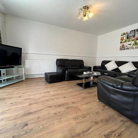 3 Bedroom House By M40 J4 High Wycombe Extérieur photo