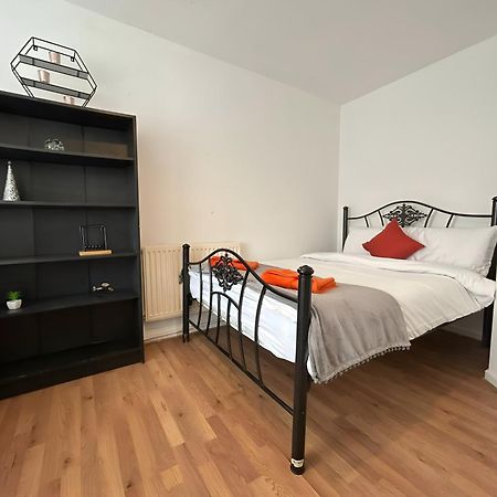 3 Bedroom House By M40 J4 High Wycombe Extérieur photo
