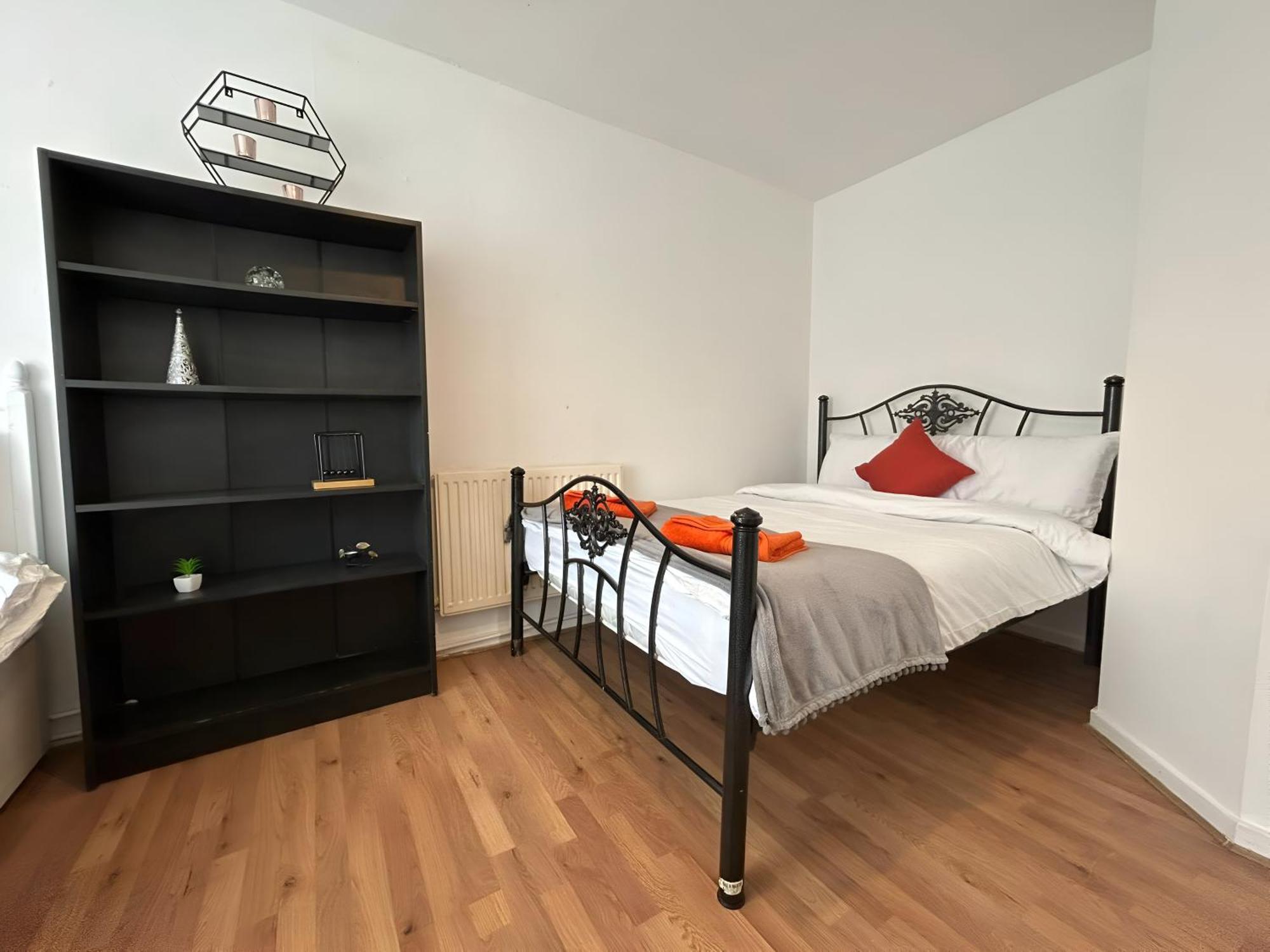 3 Bedroom House By M40 J4 High Wycombe Extérieur photo