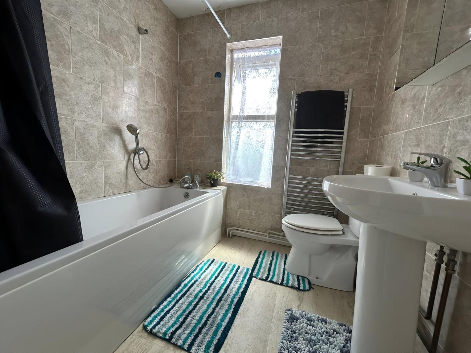 3 Bedroom House By M40 J4 High Wycombe Extérieur photo